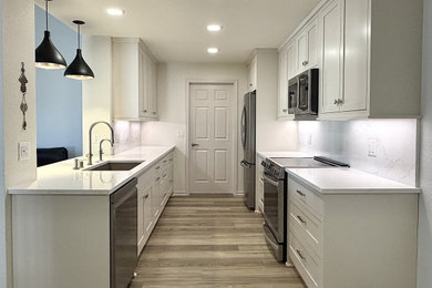 Trendy kitchen photo in Milwaukee