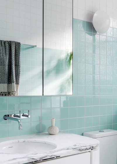 Midcentury Bathroom by Lisa Breeze Architect