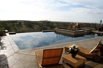 This is an example of a contemporary pool in Sacramento.