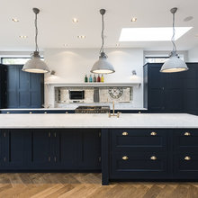 BLACK KITCHEN