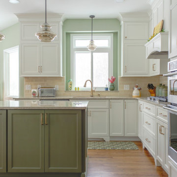 Traditional Serene Kitchen