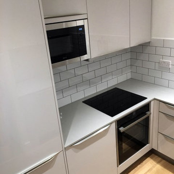 White High Gloss Kitchen with Low profile handles