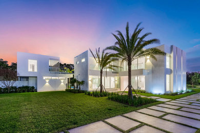 Trendy exterior home photo in Miami