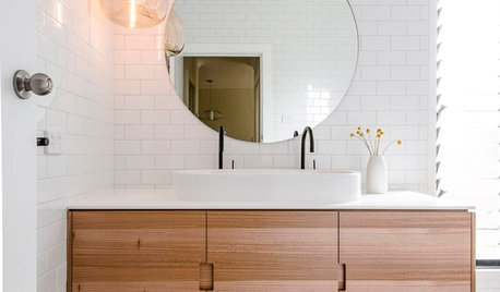 Badrumsväggarna: Lek med form och fogfärg till vita kakelplattor