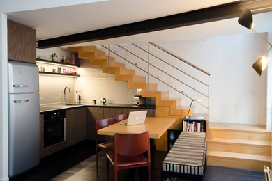 Kitchen - contemporary kitchen idea in Houston