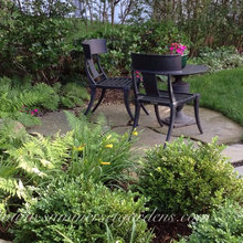 Front yard seating nook
