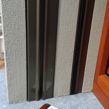 Serramento con zanzariera e frangisole Grisser modello Sinius