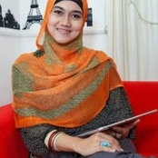 Sari Hanifas billede