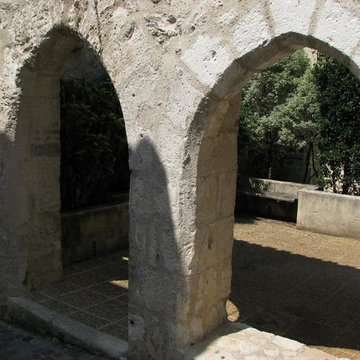 Stone Archways out of Reclaimed Limestone (Mediterranean)