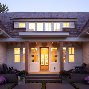 ミネアポリスの片開きドアコンテンポラリースタイルのおしゃれな玄関 (ガラスドア) の写真