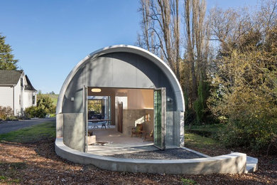 Example of a trendy home office design in San Francisco