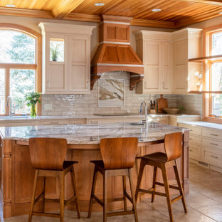 75+ Küchen mit Küchenrückwand in Beige und bunter Arbeitsplatte Ideen