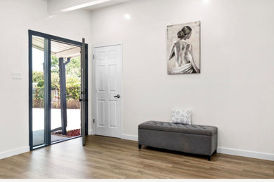 Example of an entryway design in Los Angeles