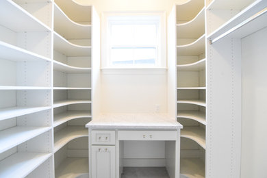 Elegant closet photo in New Orleans