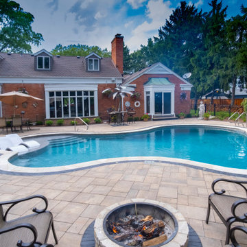 Oswego, IL Freeform Pool and Hot Tub