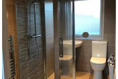 Diseño de cuarto de baño romántico con baldosas y/o azulejos beige