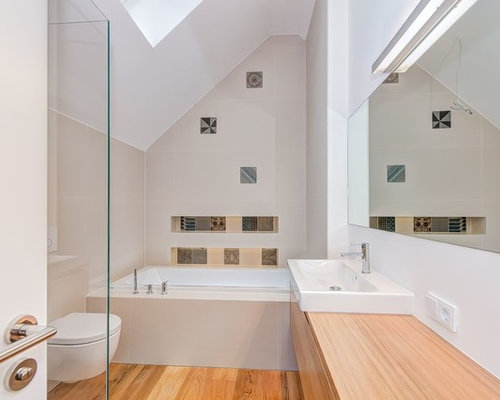 Badezimmer mit Badewanne in Nische: Design-Ideen ...