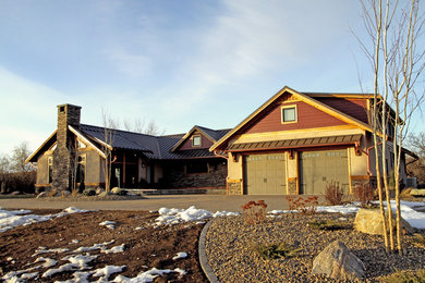 Example of a classic exterior home design in Chicago