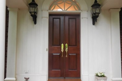 Photo of a traditional entryway in Raleigh.