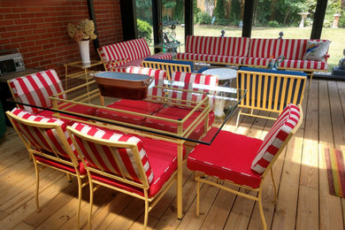 Mid-sized mid-century modern screened-in back porch idea in Detroit with decking and a roof extension