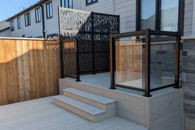Deck photo in Toronto