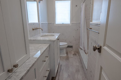 Bathroom - contemporary bathroom idea in New York
