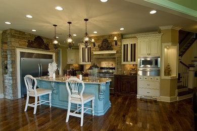 Kitchen - traditional kitchen idea in Other