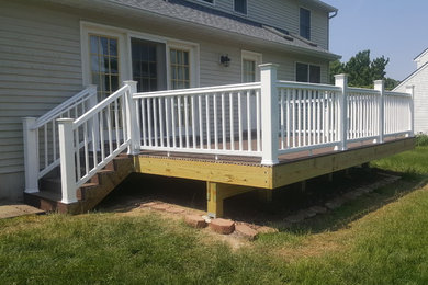 Mid-sized transitional backyard deck in Philadelphia with no cover.