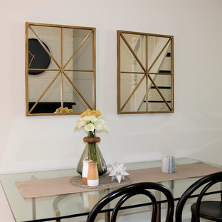 На фото: маленькая гостиная-столовая в викторианском стиле с серыми стенами, светлым паркетным полом, стандартным камином и фасадом камина из дерева с