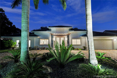 Exterior home idea in Miami