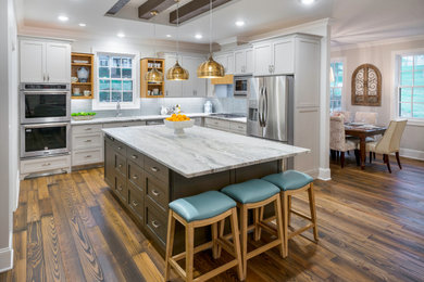 Transitional kitchen photo in Nashville