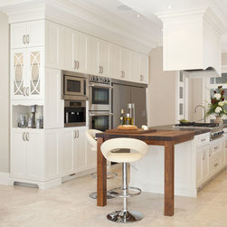 White velvet laquer Kitchen - Kitchen Cabinetry
