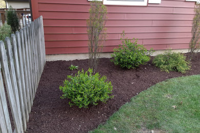 Design ideas for a traditional landscaping in Other.