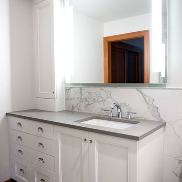 Market Court condo bathroom