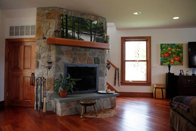 Example of a classic family room design in New York