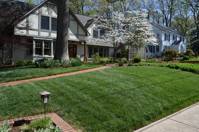 Design ideas for a front yard landscaping in Other.