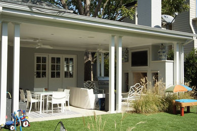 This is an example of a traditional porch design in Dallas.