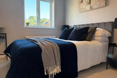 Inspiration for a contemporary bedroom in Berkshire.
