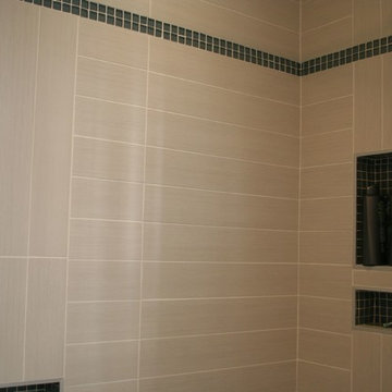 Tiny bathroom remodel in Outremont