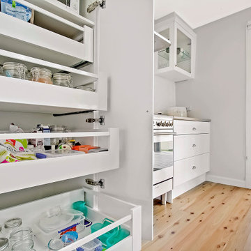 Clever Storage space with heavy duty pull out drawers