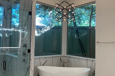 Bathroom - contemporary bathroom idea in Houston