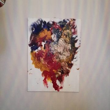 Opera d'arte di un famoso artista locale in camera della figlia del cliente
