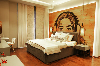Example of an eclectic bedroom design in Delhi