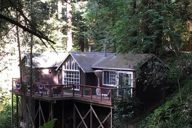 Inspiration for a mid-sized rustic brown two-story wood exterior home remodel in San Francisco with a shingle roof