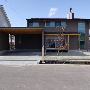 他の地域の北欧スタイルのおしゃれな家の外観 (黒い外壁、切妻屋根) の写真