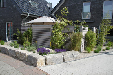 Inspiration for a contemporary garden for summer in Other.