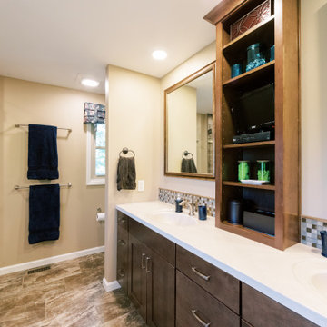Beckett Ridge Master Bathroom (Eagle Ridge Drive)
