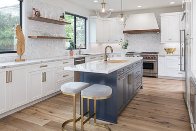 Kitchen photo in Los Angeles