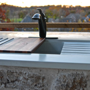 Modern Outdoor Kitchen
