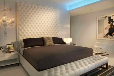 Example of a minimalist bedroom design in Miami